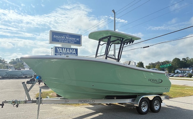 2027 Robalo R 232 Explorer Island Green